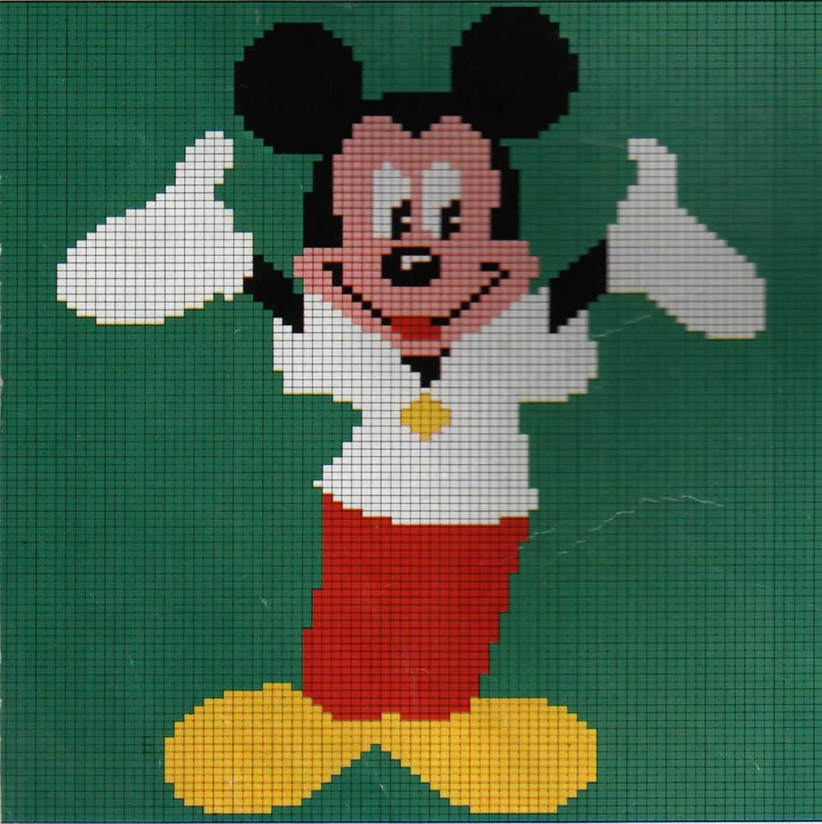 Mickey debout